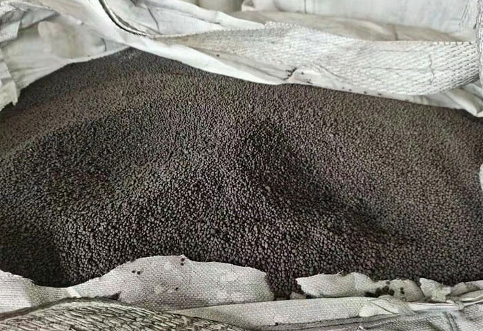 Органические гранулы из куриного помета